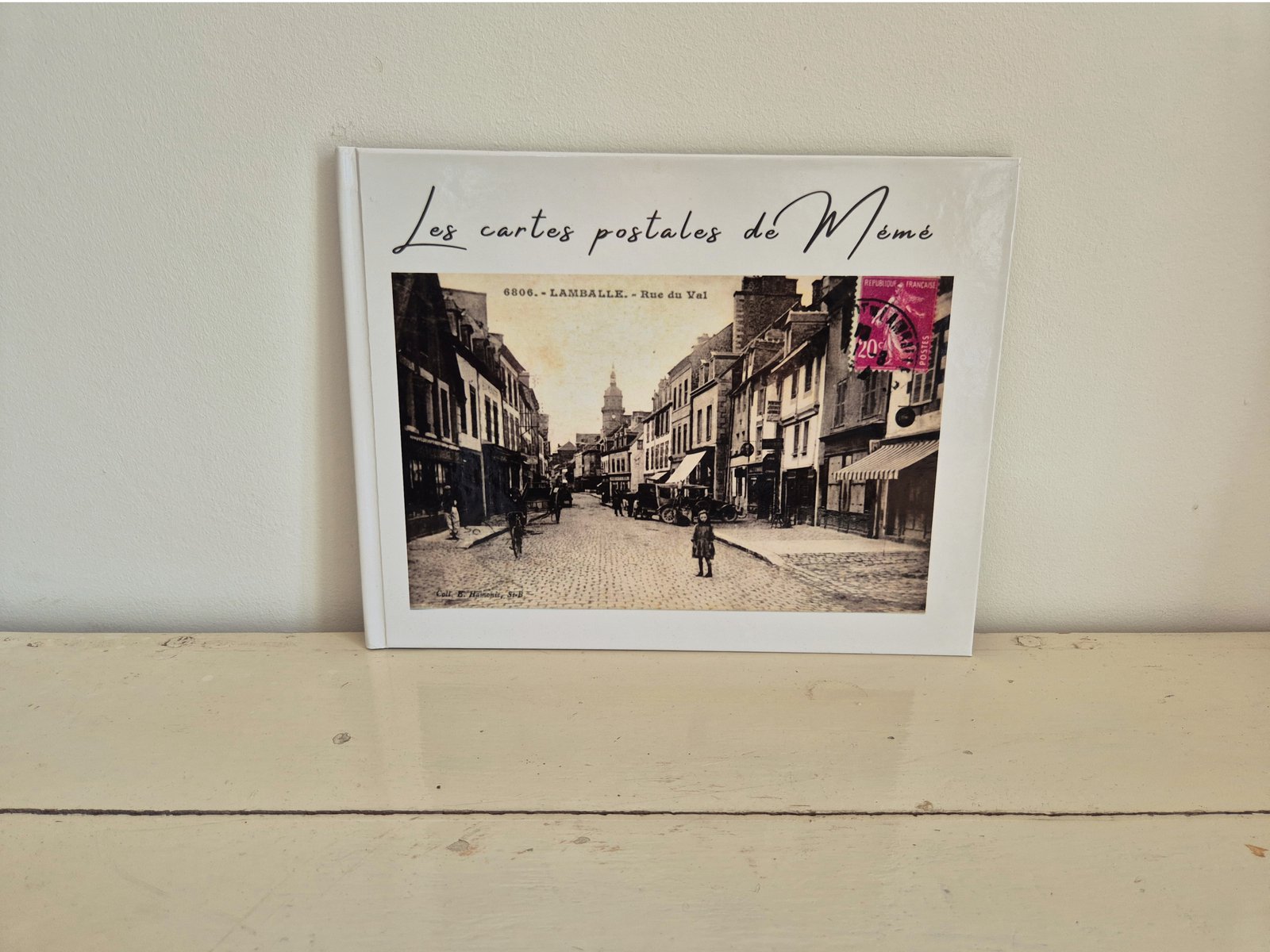 Couverture du livre Les cartes postales de Mémé.